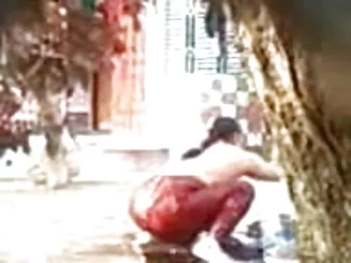 હીલ્સ પહેરીને ઝફીરા  ...