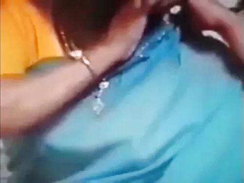 સુંદર સોનેરી નિમ્ફો  ...