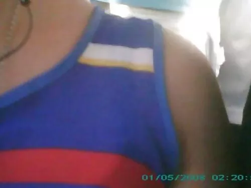 મોટા નકલી tits સાથે  ...