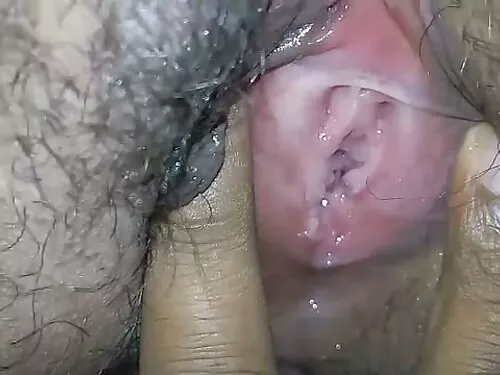 શરમાળ એશિયન ટીન તેના ...