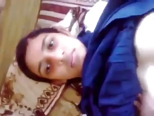 બસ્ટી બ્લોન્ડી એબી બ ...